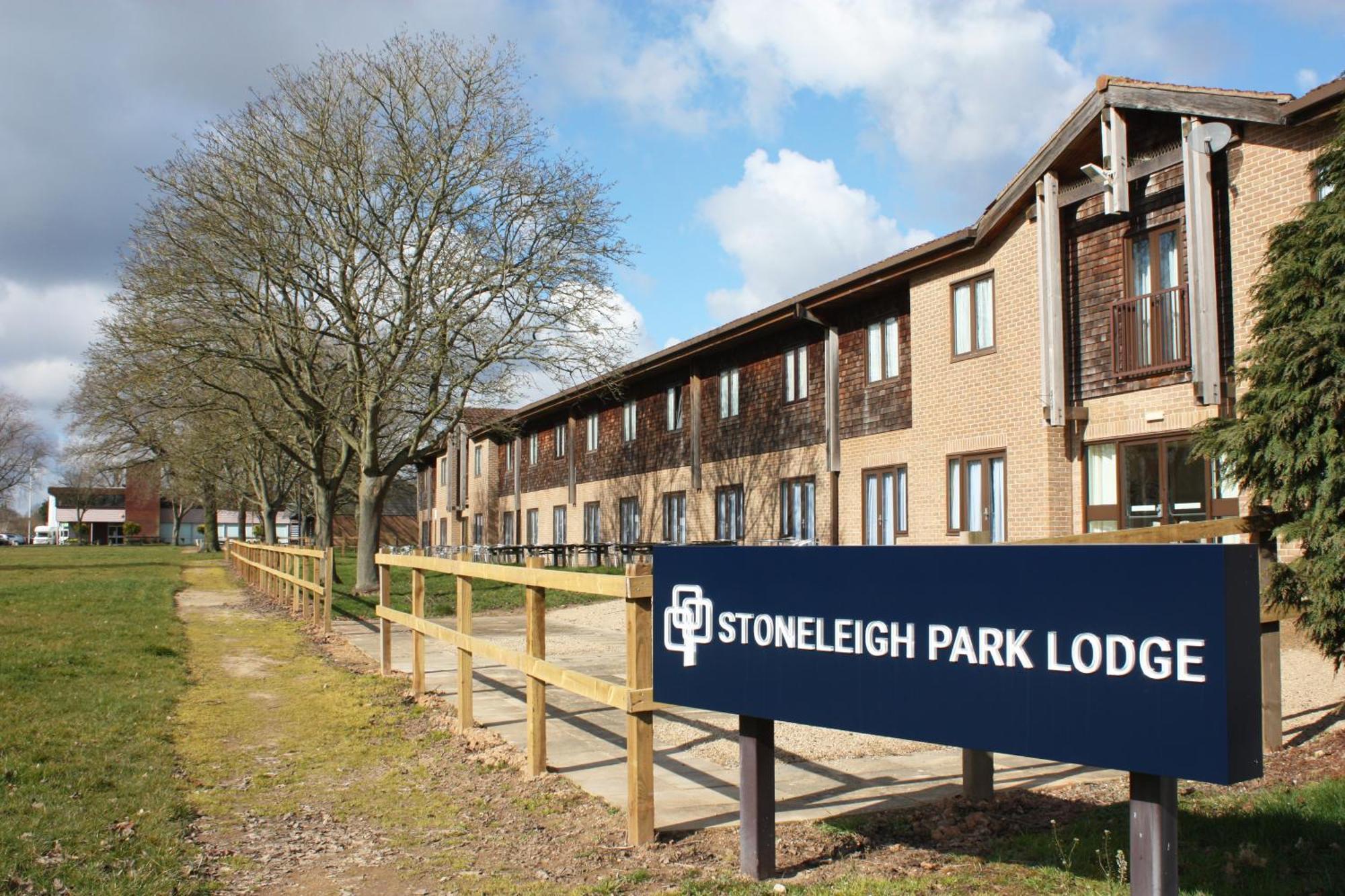 Ashow Stoneleigh Park Lodge מראה חיצוני תמונה
